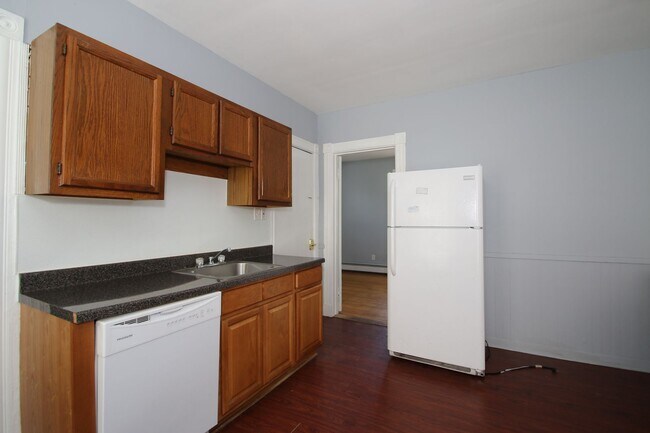 Building Photo - 198 Blatchley Ave