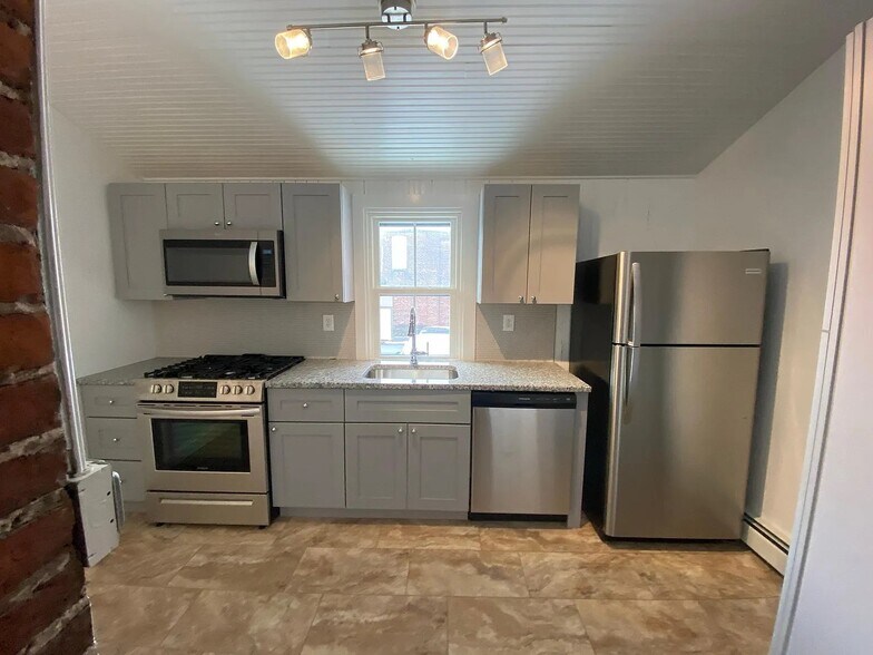 Building Photo - 130 N 3rd St