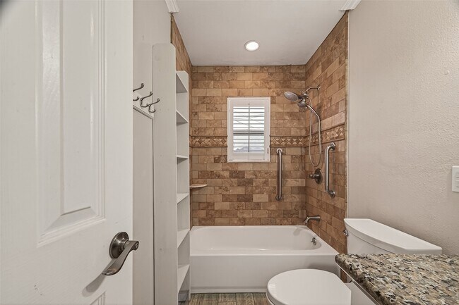 Building Photo - 5721 Sylvia Dr