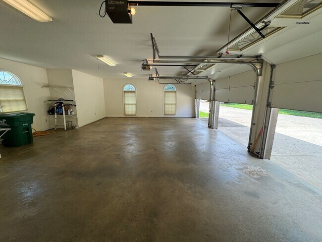 Building Photo - South AVL - Grand Residence in The Cotswol...