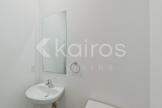 Building Photo - 914 Shady Brk