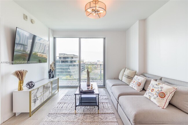 Building Photo - 1600 SW 1st Ave