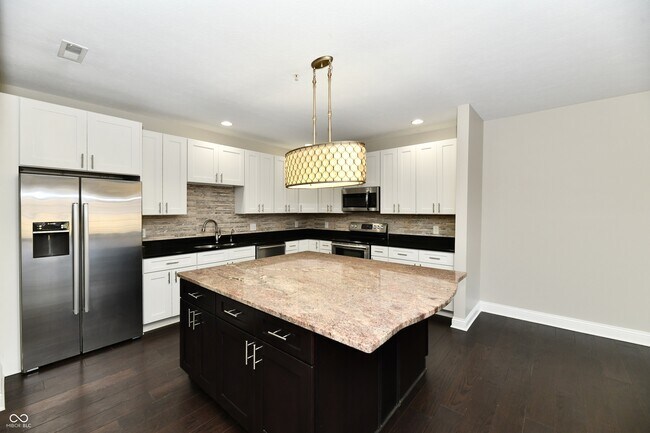 Building Photo - 8555 One W Dr