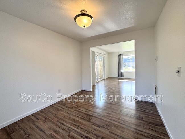 Building Photo - 992 S Palmetto St