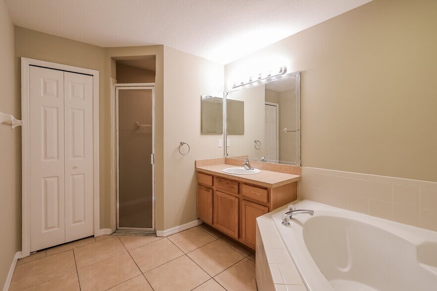 Building Photo - 1120 Roan Ct