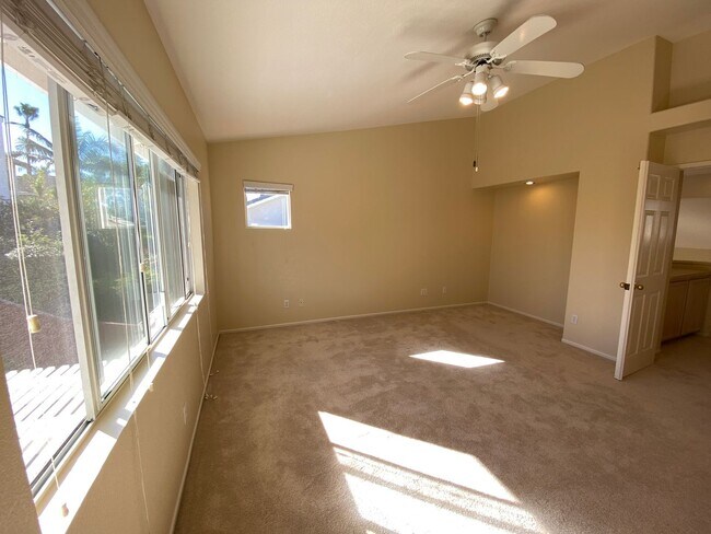 Building Photo - Beautiful Spacious 3BR/2.5BA Located in the Ivey Glenn Community!!