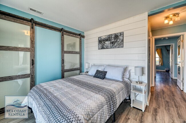 Building Photo - FURNISHED OFF-SEASON OCEANFRONT MONTHLY RE...