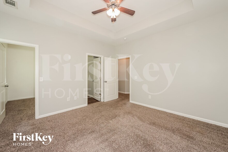 Building Photo - 975 Treymont Way SW