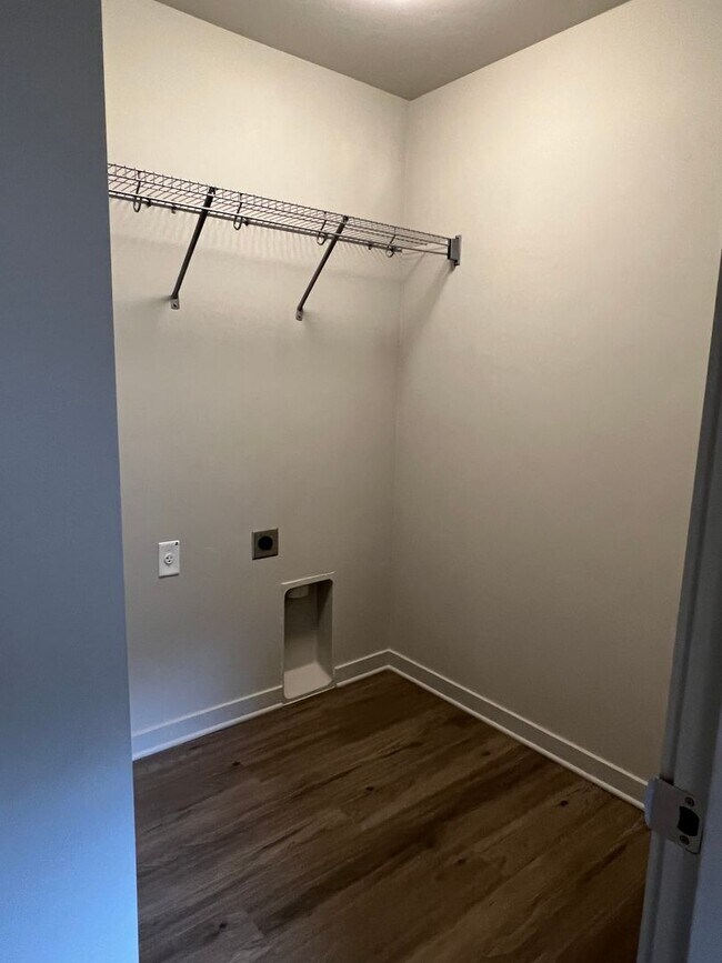 Building Photo - 3 Bedroom Townhome Dry Canyon Community