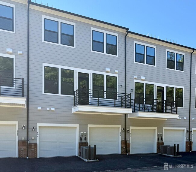 Building Photo - 618 Sadie Cir