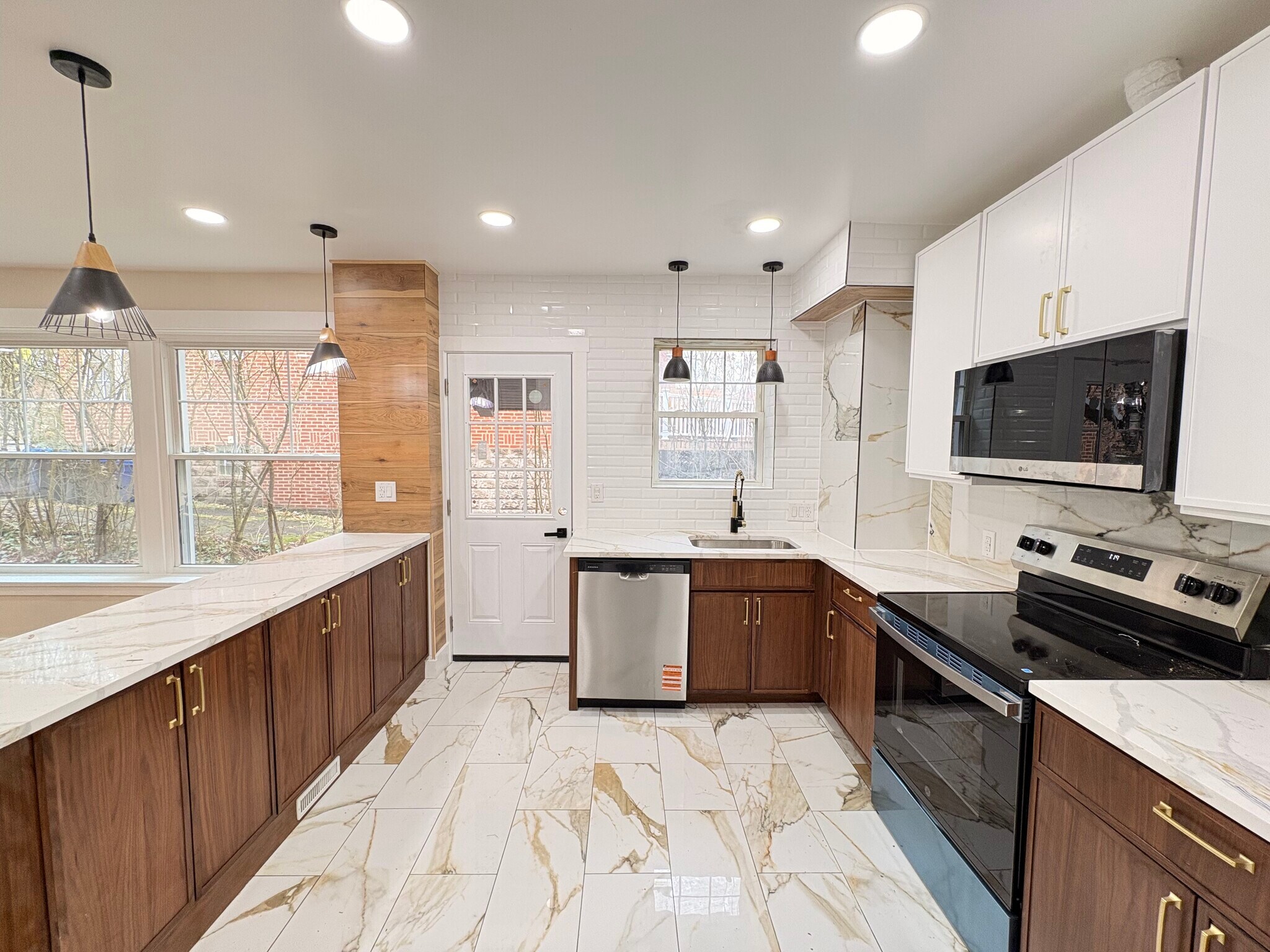 Building Photo - 7128 Card Ln