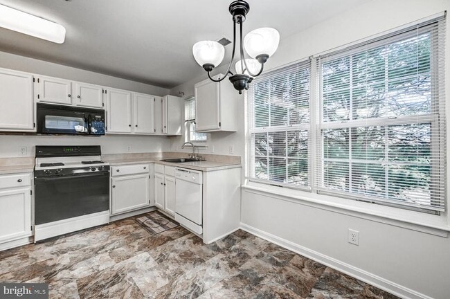 Building Photo - 1301 Sheridan Pl