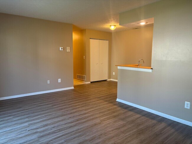Building Photo - 2271 Hedgerow Road