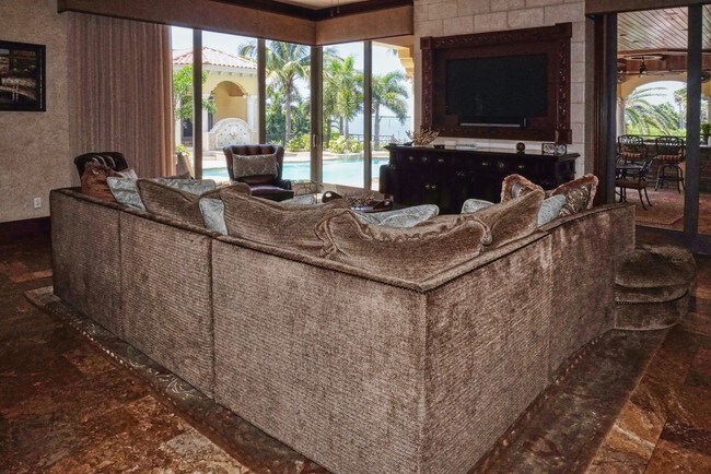 Building Photo - 1363 Oceanview Dr