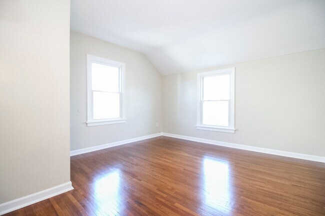 Building Photo - 4353 Lyman Ave