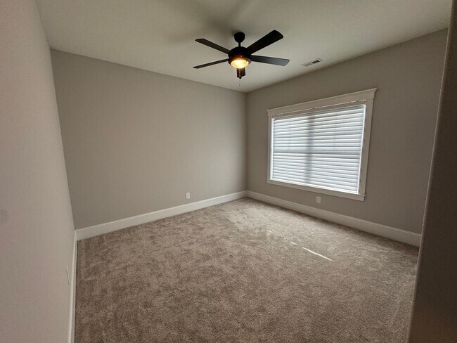 Building Photo - Available to Show