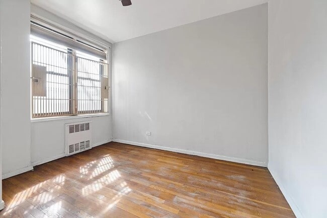 Building Photo - 2550 Independence Ave