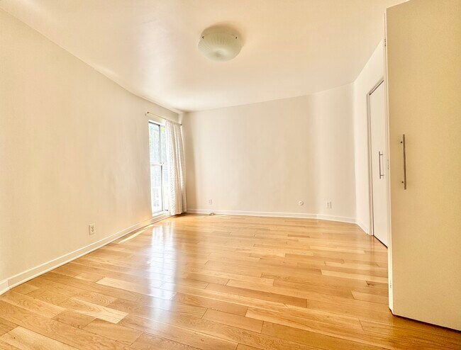 Building Photo - 3625 Regal Pl