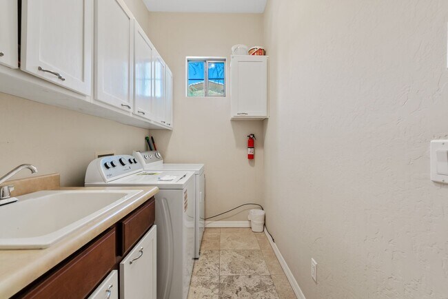 Building Photo - For Rent | 2 Bed | 2 Bath | Desert Dawn Condo in Toscano Villas