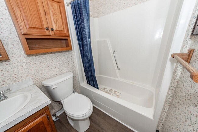 Building Photo - 444 Academy Rd