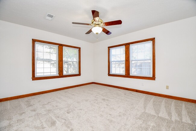 Building Photo - 609 Milwaukee St