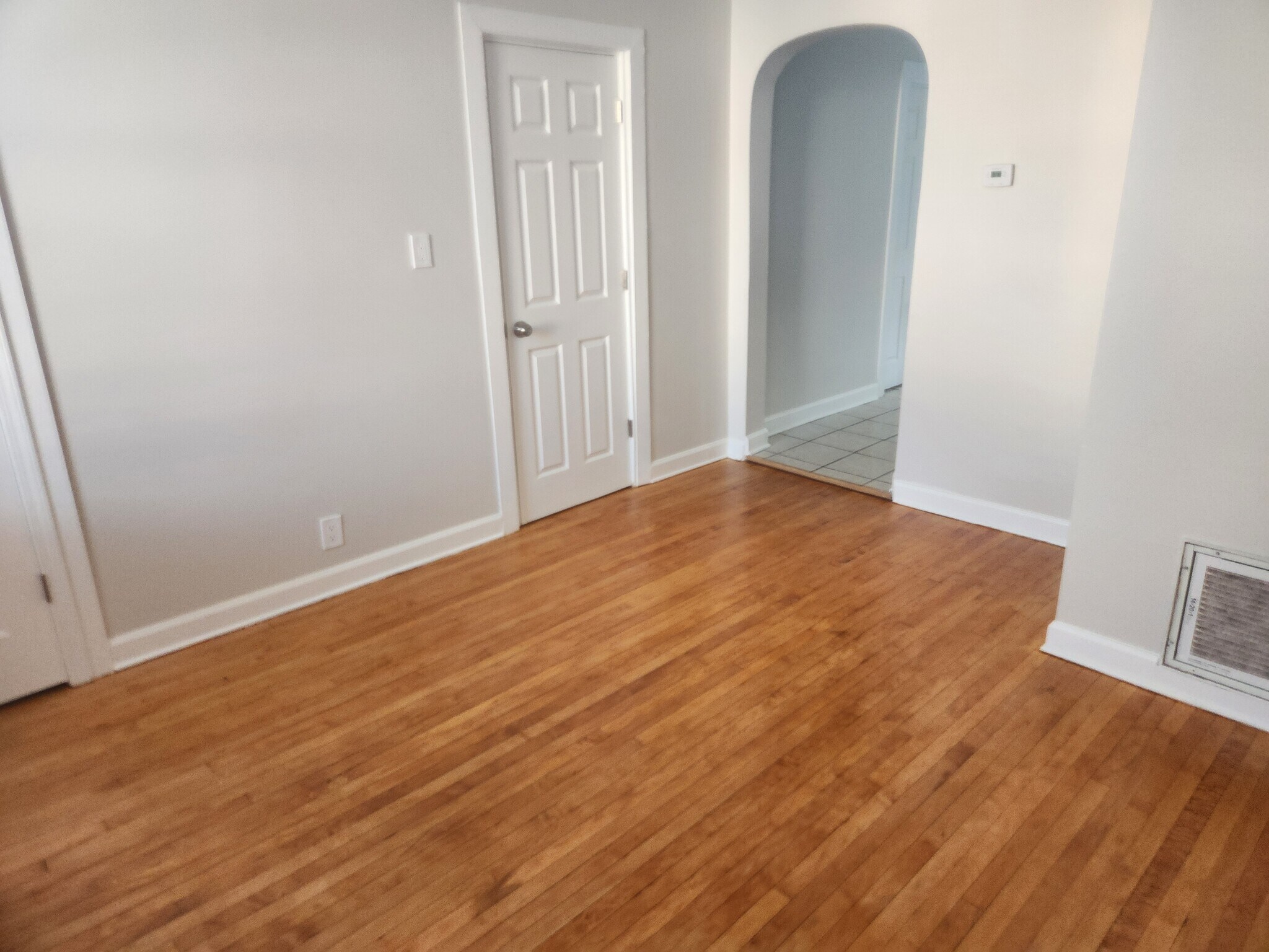 Living Room - 2326 S Homan Ave