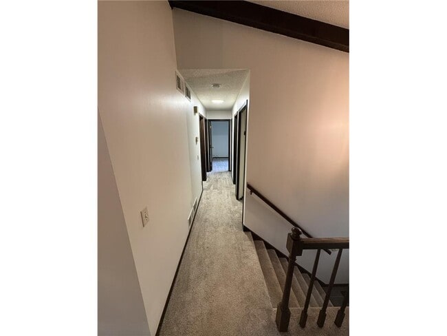 Building Photo - 571 County Rd B E