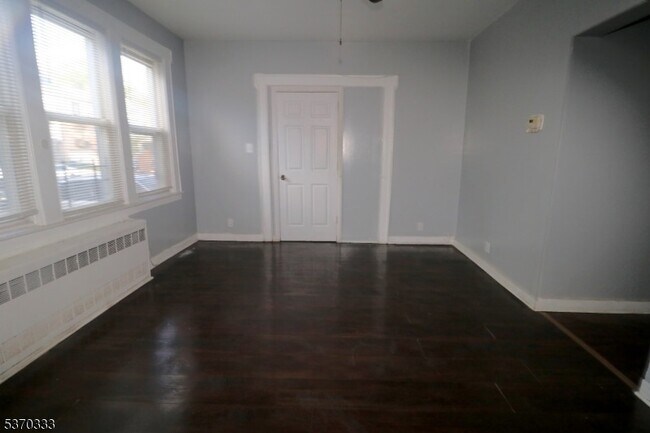 Building Photo - 176 Shephard Ave