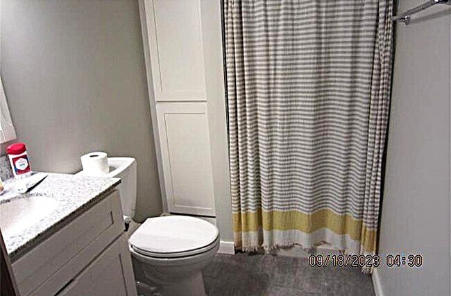 Building Photo - 4 Bedroom, 2,5 bath Duplex