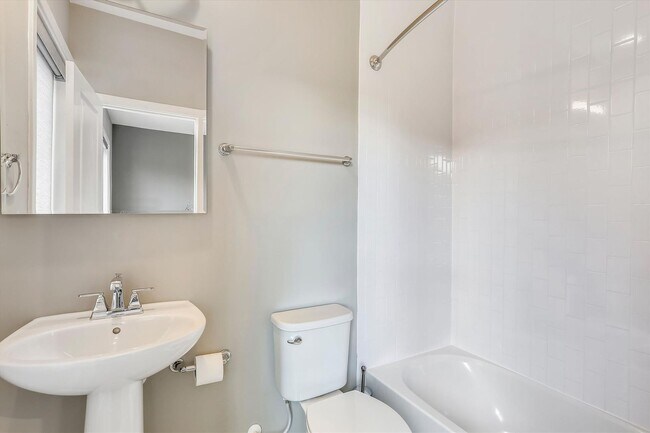 Building Photo - GREAT LOCATION!! Stunning 3BD/3.5BA luxury 4-level townhouse!