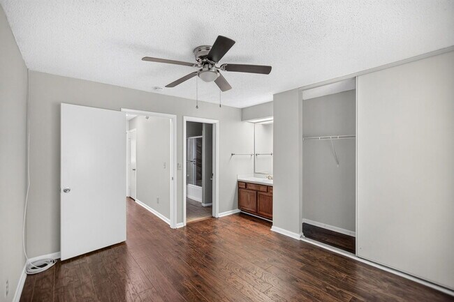 Building Photo - 8471 Yadkin Cir