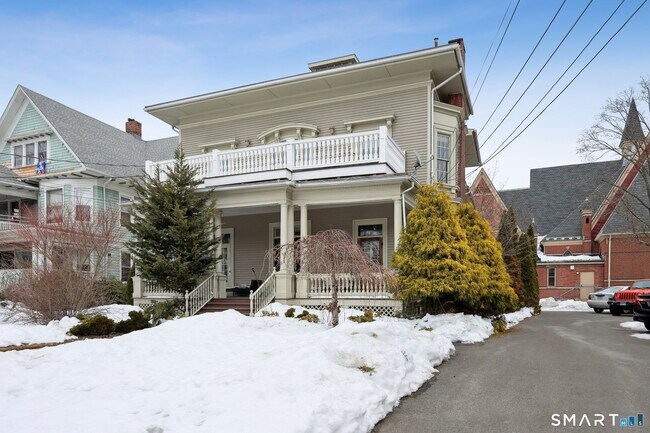 Building Photo - 591 Orange St