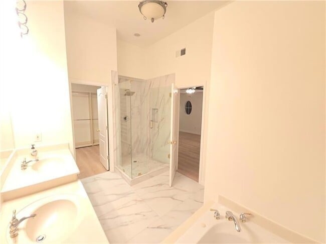 Building Photo - 12592 Waterside Dr