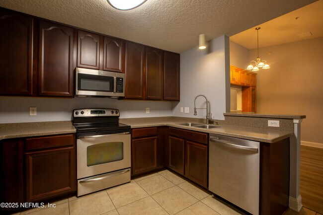 Building Photo - 13785 Herons Landing Way