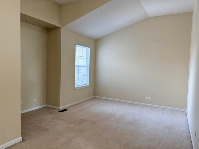 Building Photo - 2305 Sandy Creek Dr