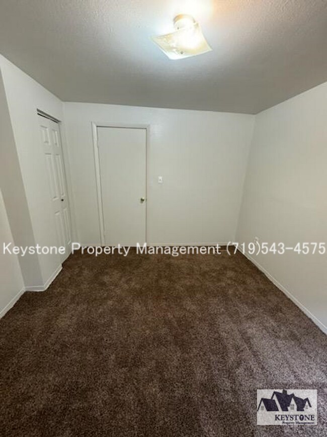 Building Photo - $425 OFF - Move In Special!  2 Bedroom/1 Bath Apartment w/ Exterior Entrance - $850/$850