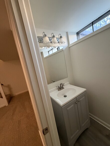 Building Photo - 7837 Kavanagh Rd