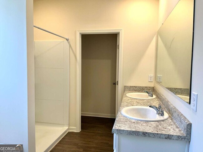 Building Photo - 107 Rapps Ave