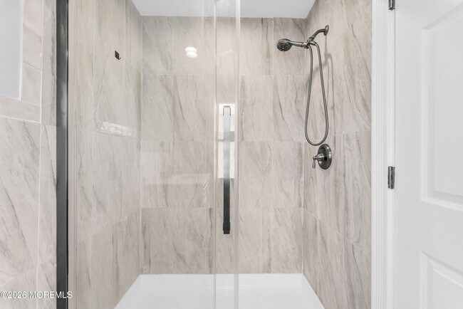 Building Photo - 2 Bedle Pl