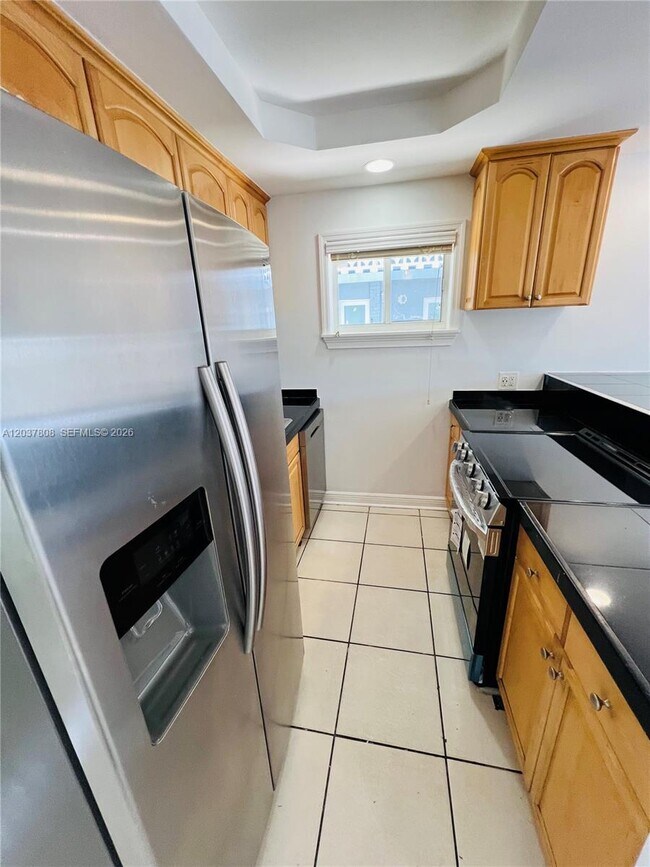 Building Photo - 2033 Calais Dr