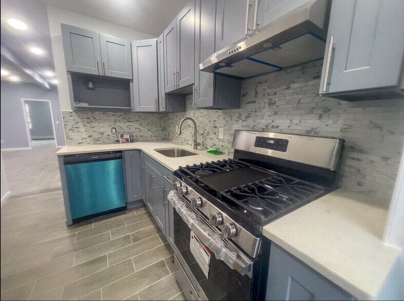 Building Photo - 213 Martin Luther King Jr Dr