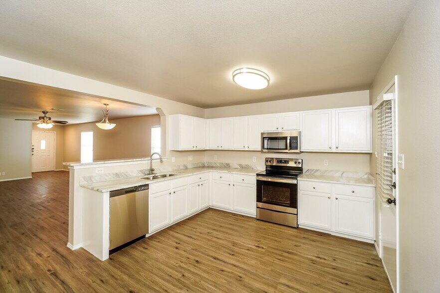 Building Photo - 120 Bay Willow