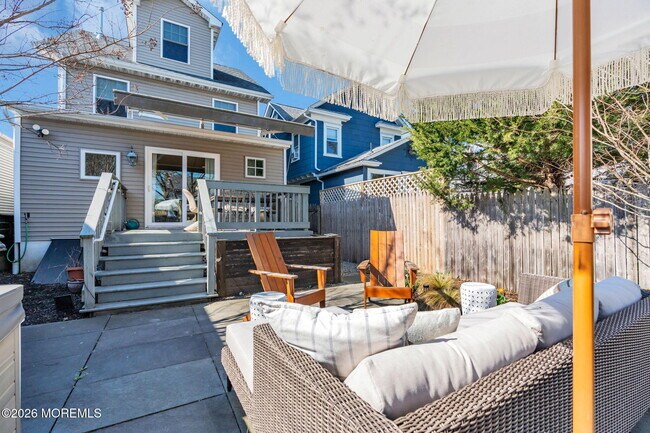 Building Photo - 510 Lareine Ave