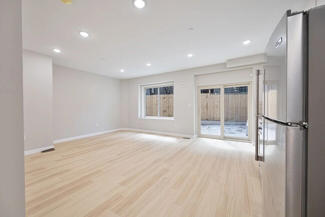 Building Photo - 616 N 40th St