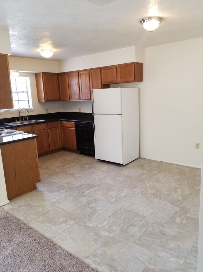 Building Photo - 1808 Woodsman Dr