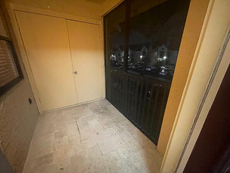 Building Photo - 10440 SW 156th Ct
