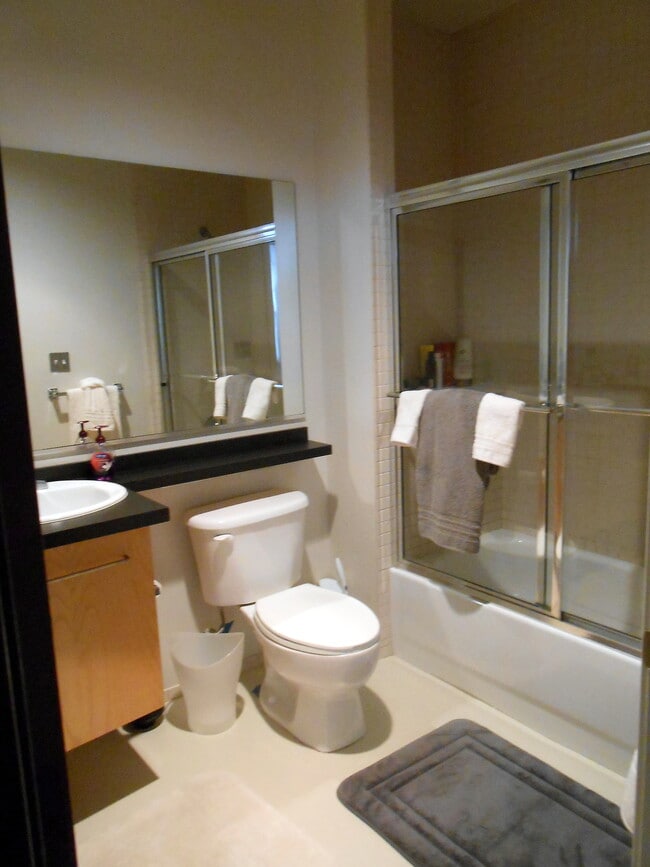 1 Full bath and Half bath - 1000 S Charles St