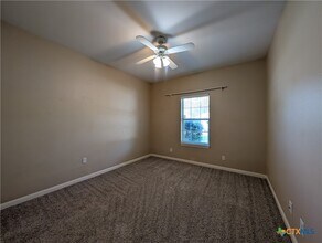 Building Photo - 947 River Rock