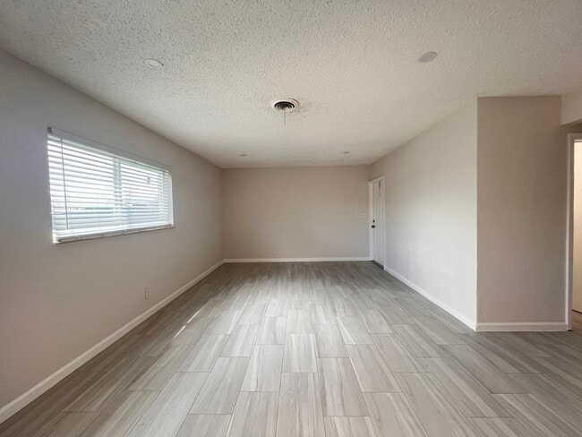 Building Photo - 3121 NE 7th Ave