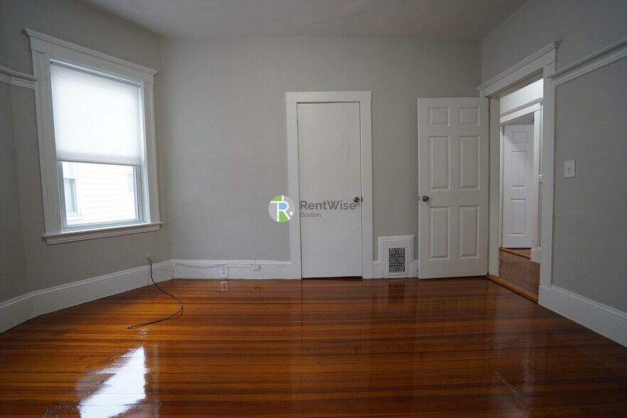 Building Photo - 19 Roseclair St